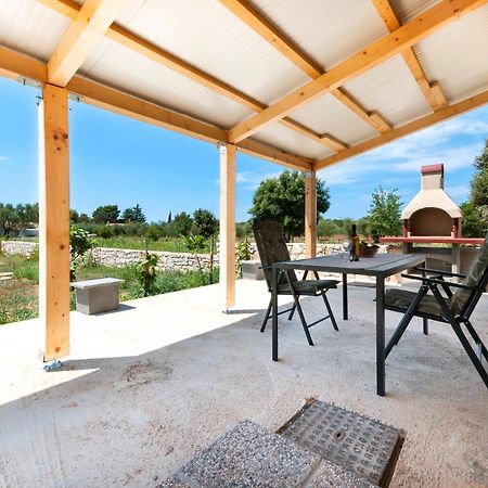 Casetta In Campagna Ровин Екстериор снимка